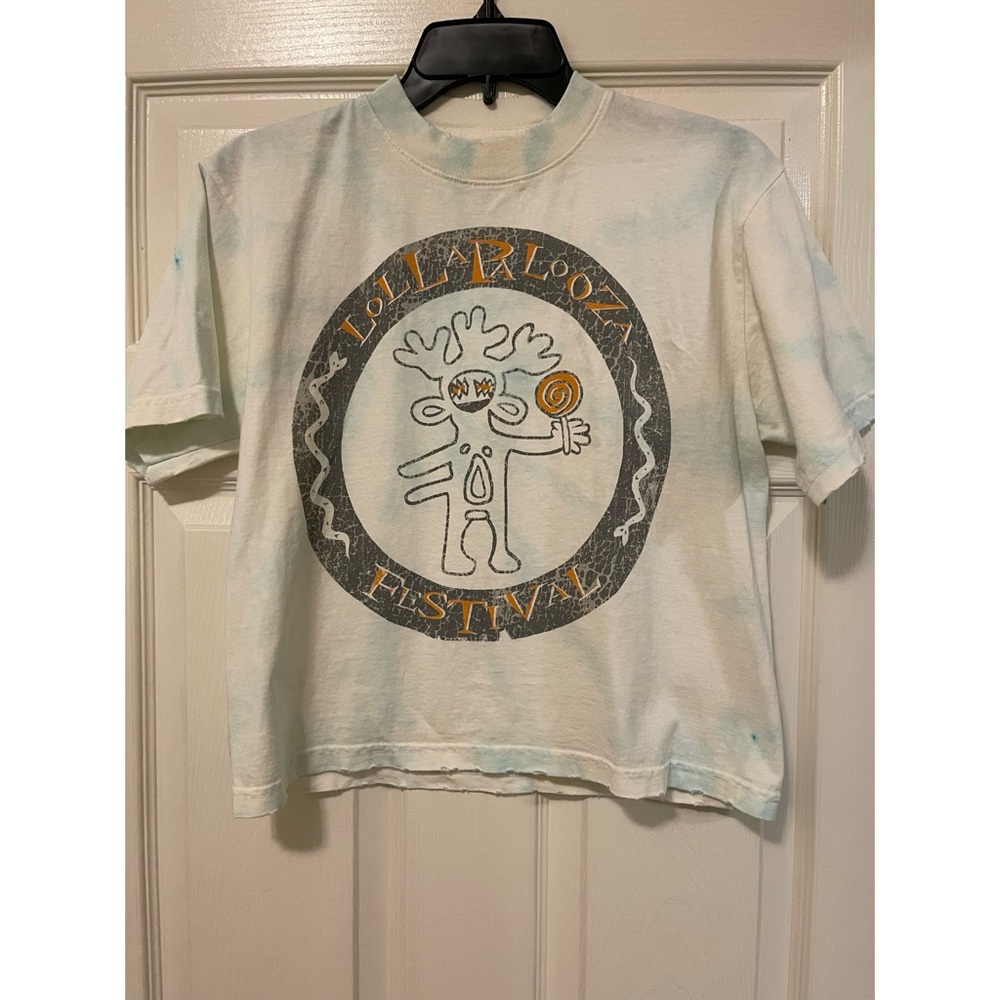 2023 Lollapalooza Cropped Tshirt. Light white/tie dye